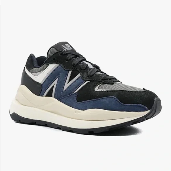 New Balance Women’s 57//40 Sneakers Gray & Black Size 8